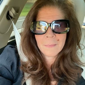 Meet your Posher, Marcia